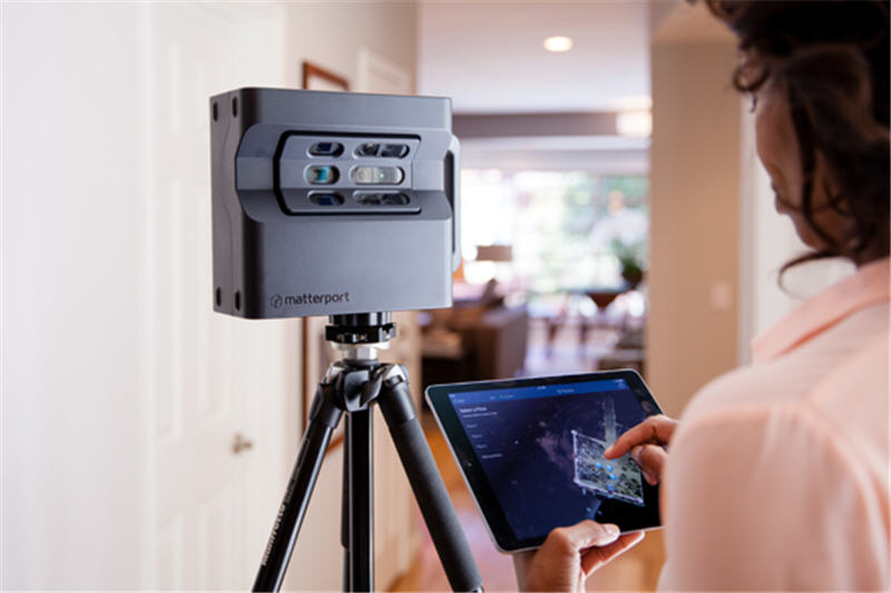 Lady making a Matterport scan